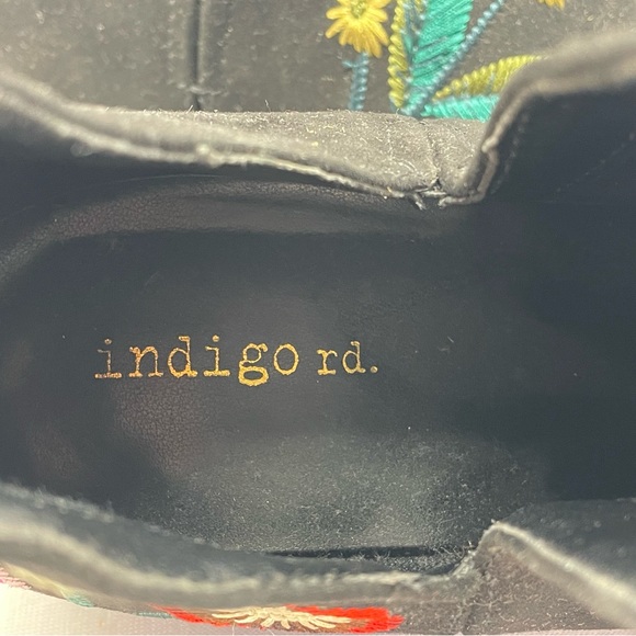 indigo rd. Black Suede Embroidered Booties Size 10M - Picture 13 of 13